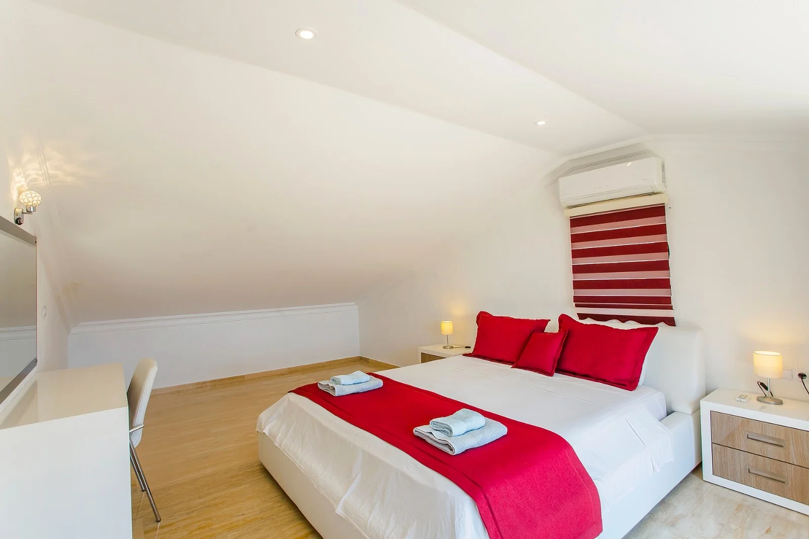 Kalkan’da Deniz Manzaralı, Isıtmalı Havuzlu, 14 Kişilik, Lüks Villa