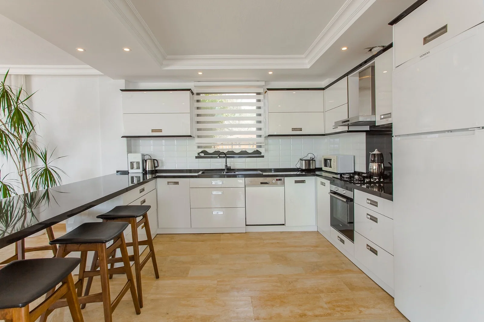 Kalkan’da Deniz Manzaralı, Isıtmalı Havuzlu, 14 Kişilik, Lüks Villa