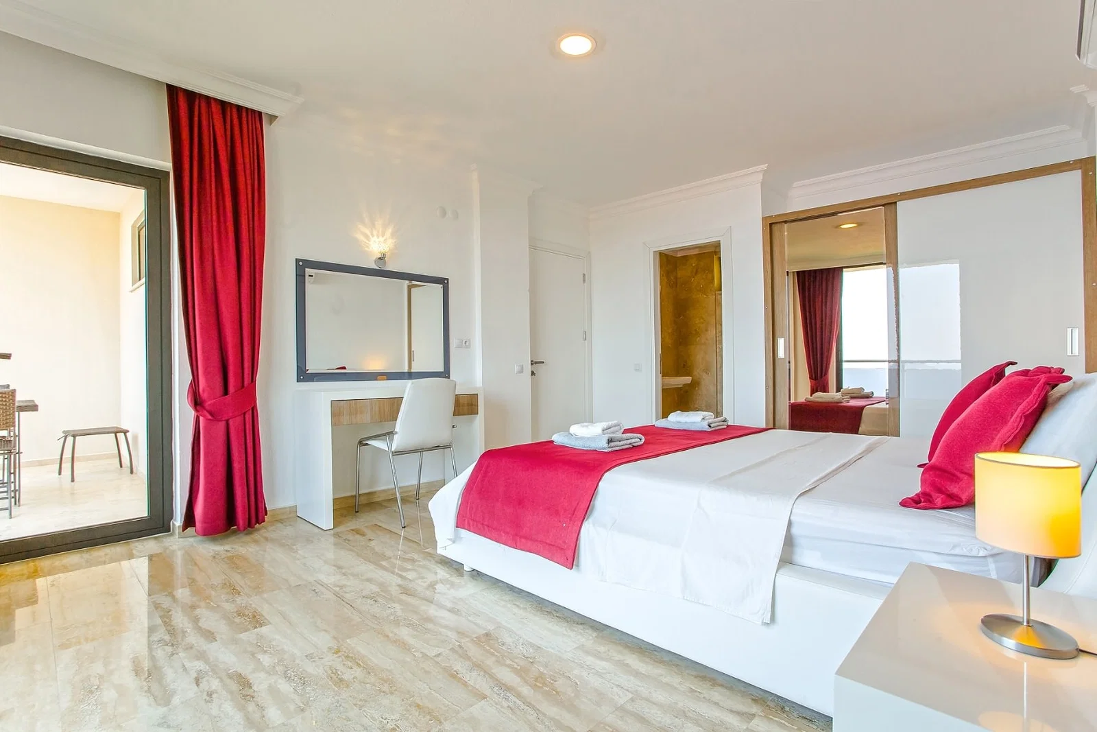 Kalkan’da Deniz Manzaralı, Isıtmalı Havuzlu, 14 Kişilik, Lüks Villa