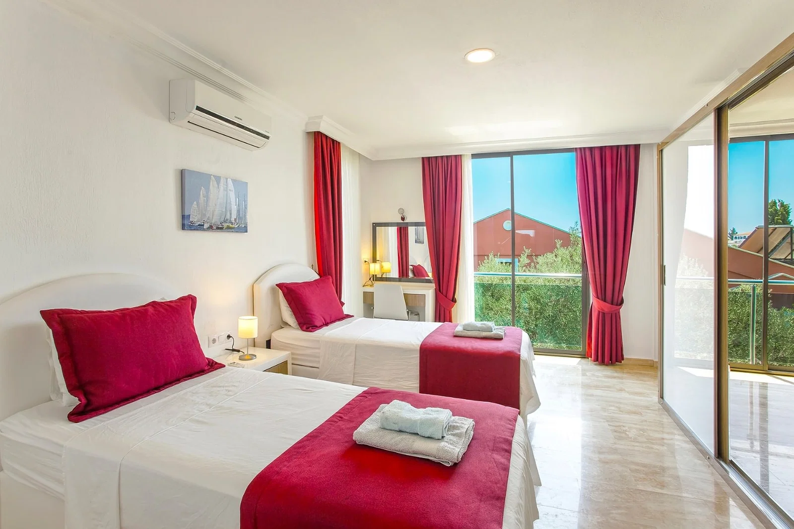 Kalkan’da Deniz Manzaralı, Isıtmalı Havuzlu, 14 Kişilik, Lüks Villa