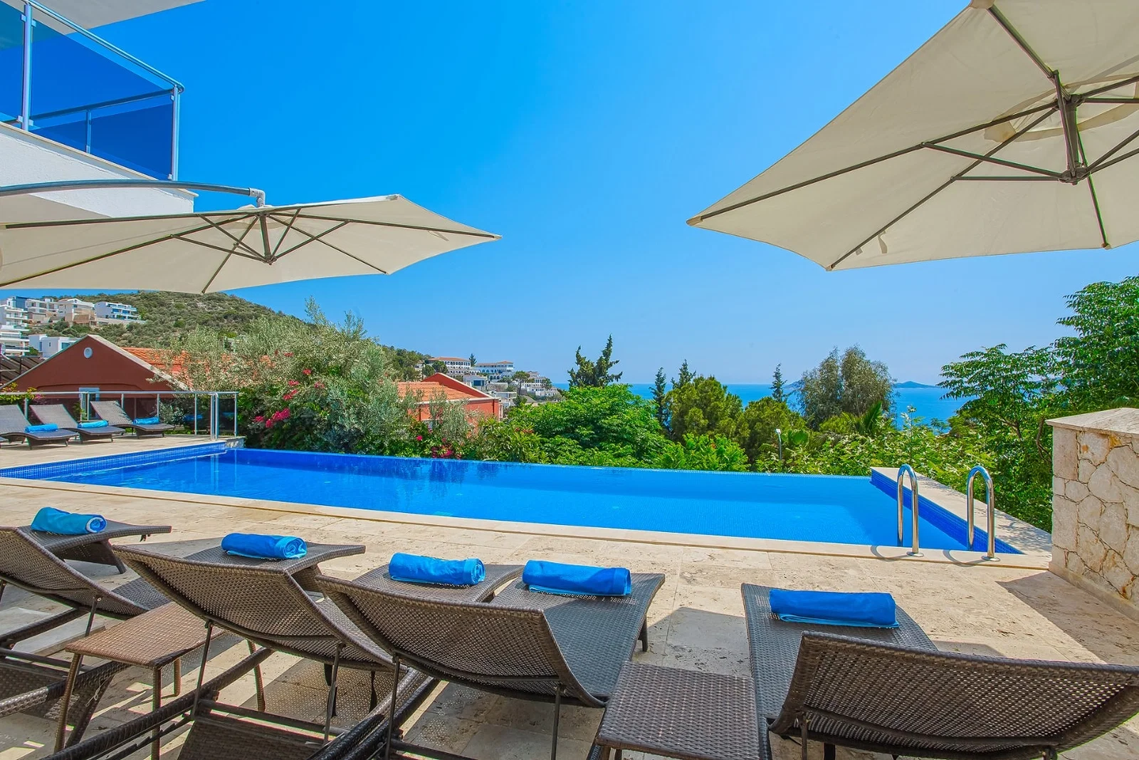 Kalkan’da Deniz Manzaralı, Isıtmalı Havuzlu, 14 Kişilik, Lüks Villa