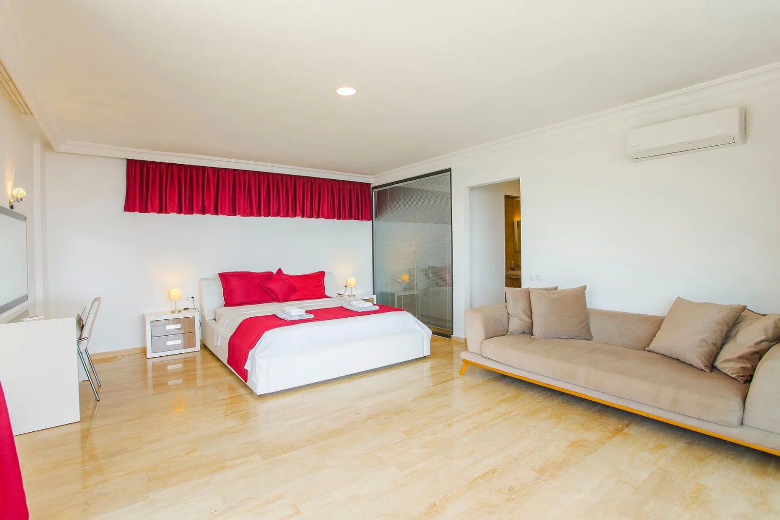 Kalkan’da Deniz Manzaralı, Isıtmalı Havuzlu, 14 Kişilik, Lüks Villa