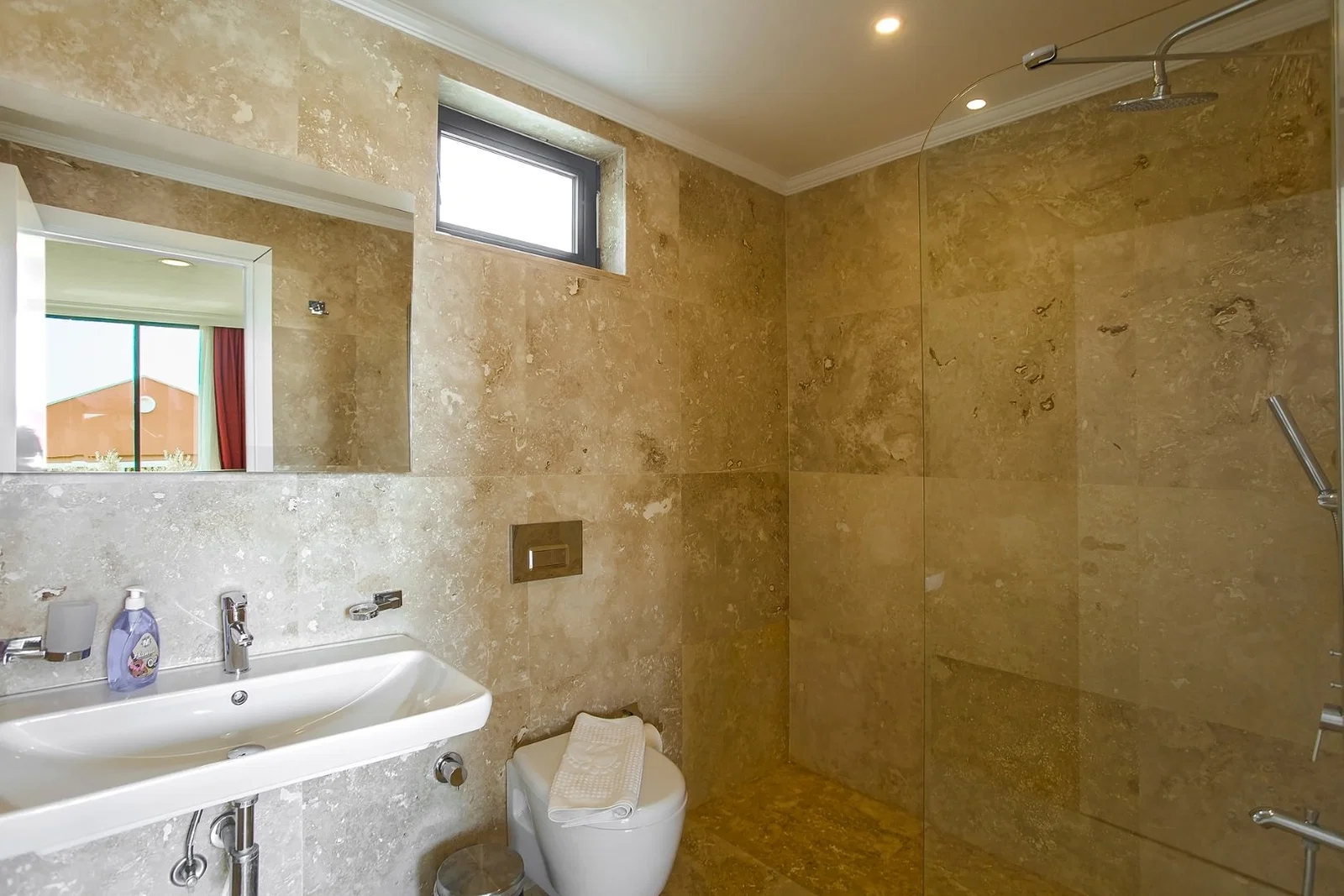 Kalkan’da Deniz Manzaralı, Isıtmalı Havuzlu, 14 Kişilik, Lüks Villa