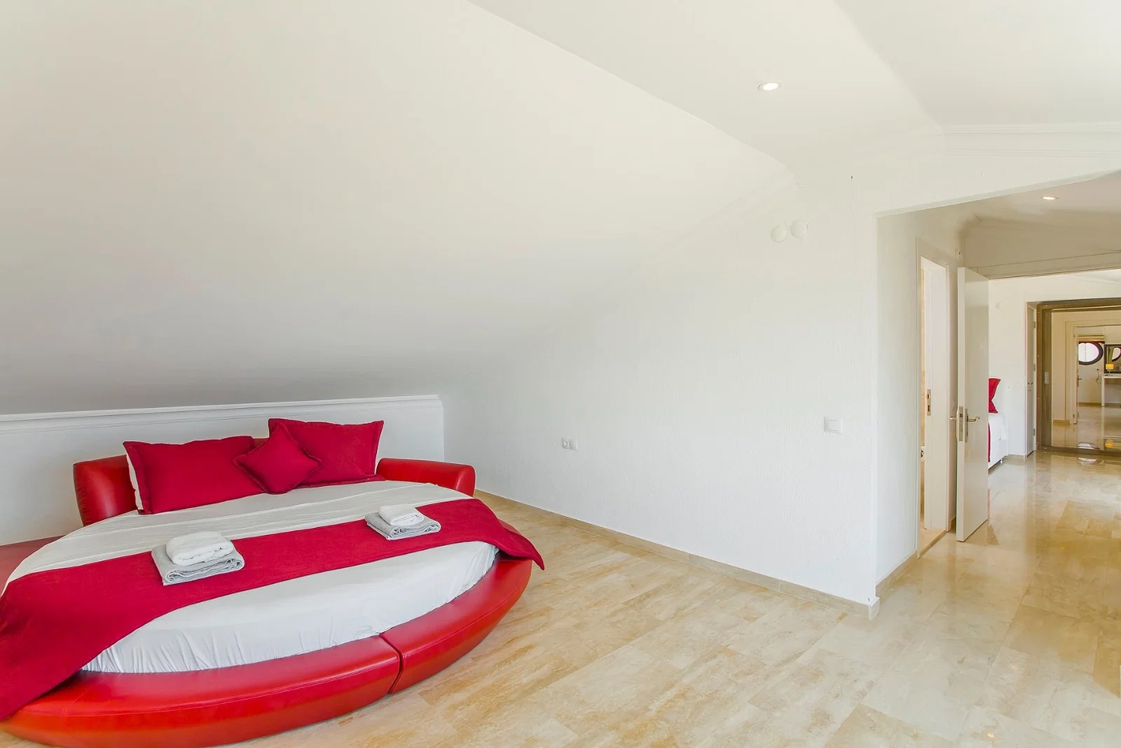 Kalkan’da Deniz Manzaralı, Isıtmalı Havuzlu, 14 Kişilik, Lüks Villa