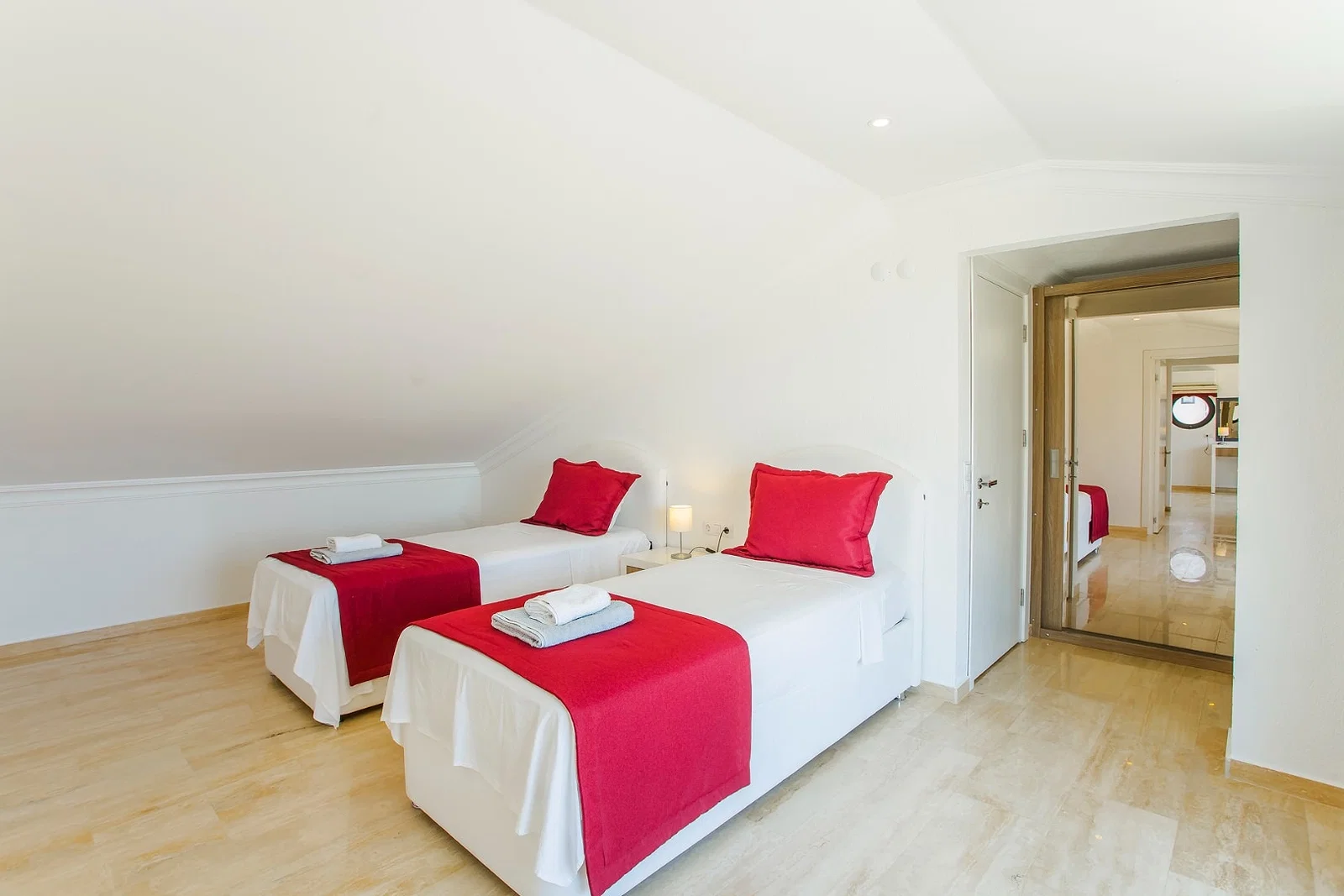 Kalkan’da Deniz Manzaralı, Isıtmalı Havuzlu, 14 Kişilik, Lüks Villa