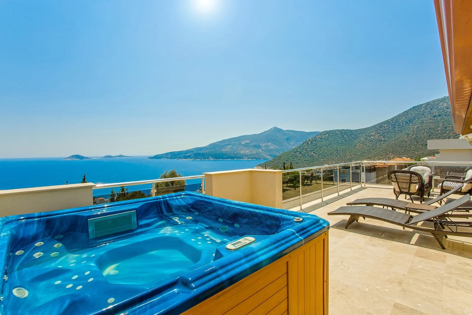 Kalkan’da Deniz Manzaralı, Isıtmalı Havuzlu, 14 Kişilik, Lüks Villa