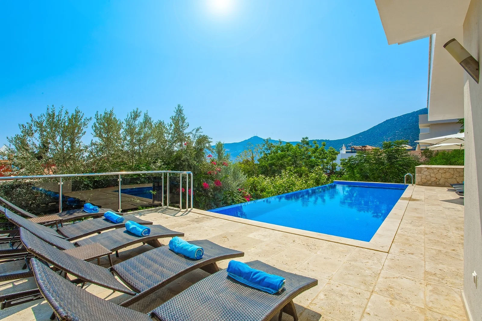 Kalkan’da Deniz Manzaralı, Isıtmalı Havuzlu, 14 Kişilik, Lüks Villa