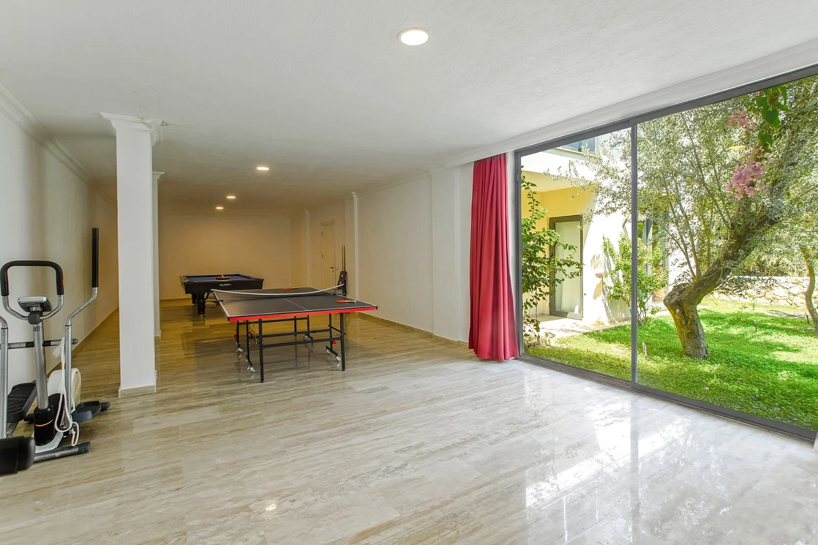 Kalkan’da Deniz Manzaralı, Isıtmalı Havuzlu, 14 Kişilik, Lüks Villa