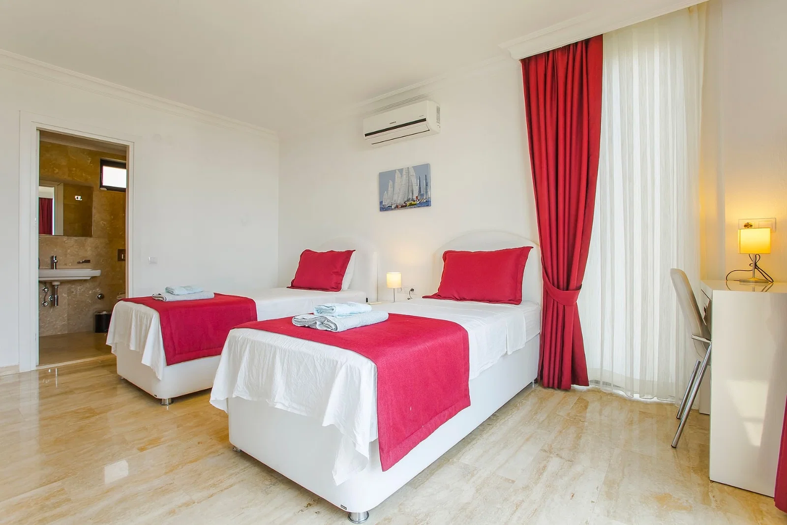 Kalkan’da Deniz Manzaralı, Isıtmalı Havuzlu, 14 Kişilik, Lüks Villa