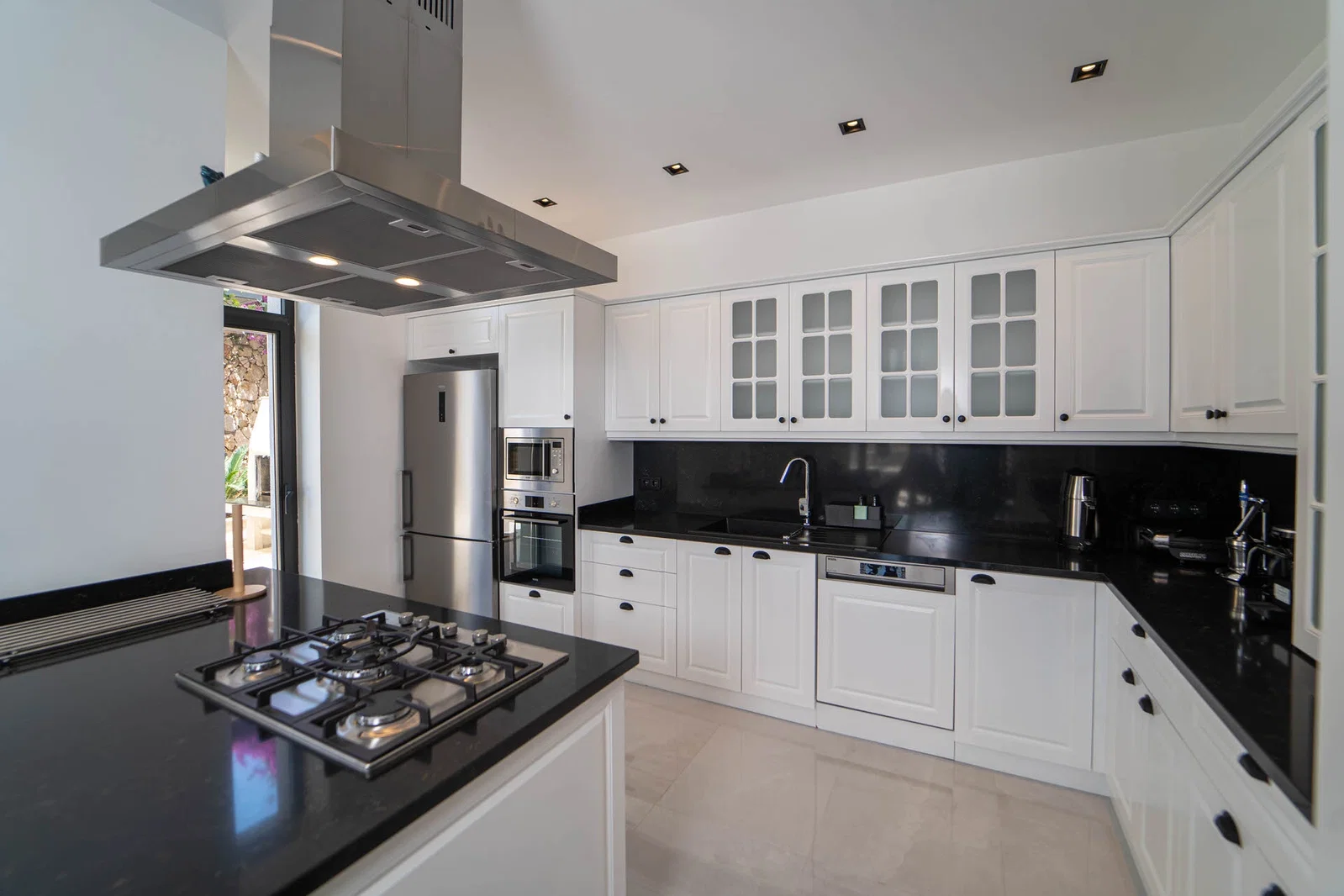Kalkan’da Merkeze Yakın, Özel Havuzlu, 5 Yatak Odalı, Lüks Villa