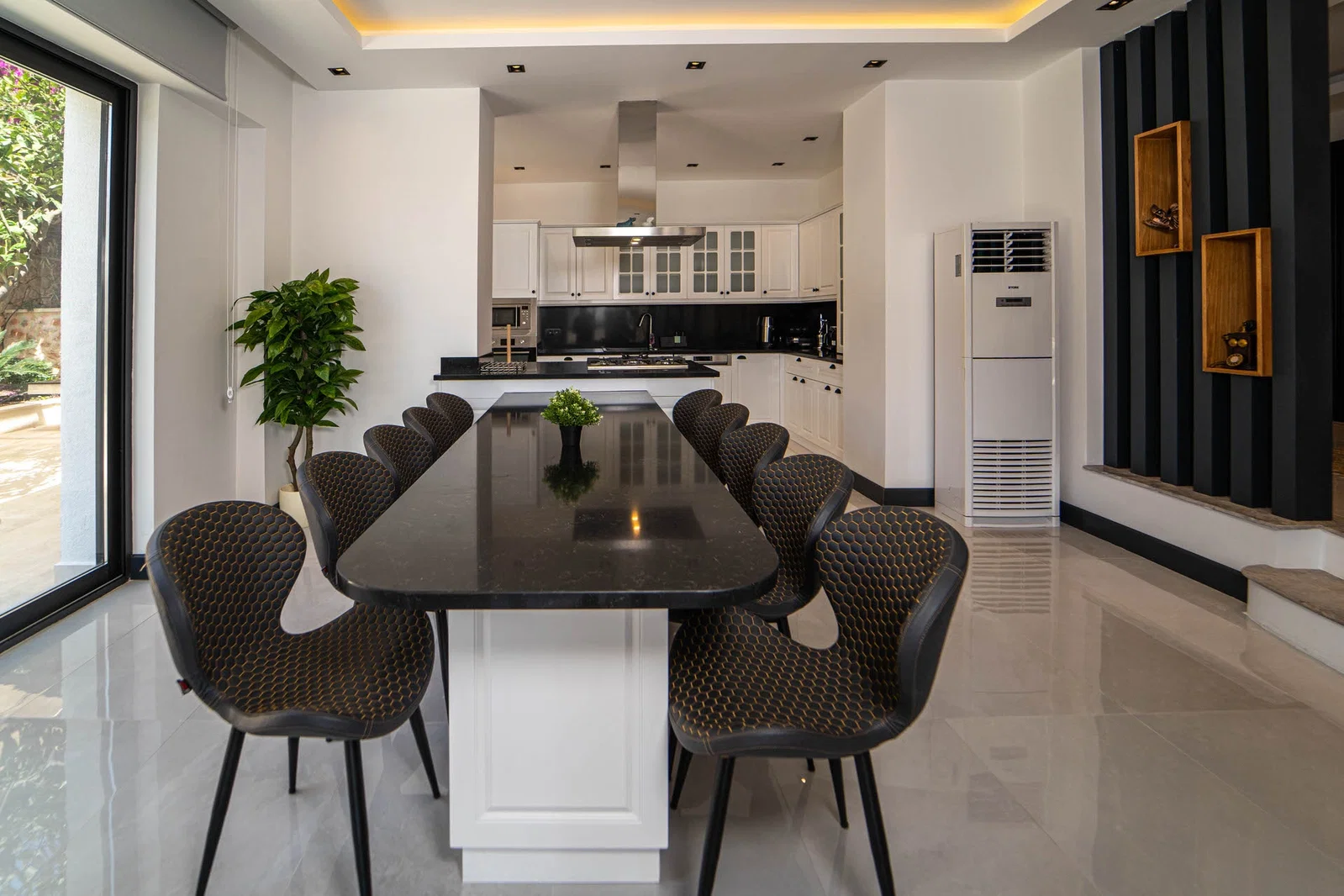 Kalkan’da Merkeze Yakın, Özel Havuzlu, 5 Yatak Odalı, Lüks Villa