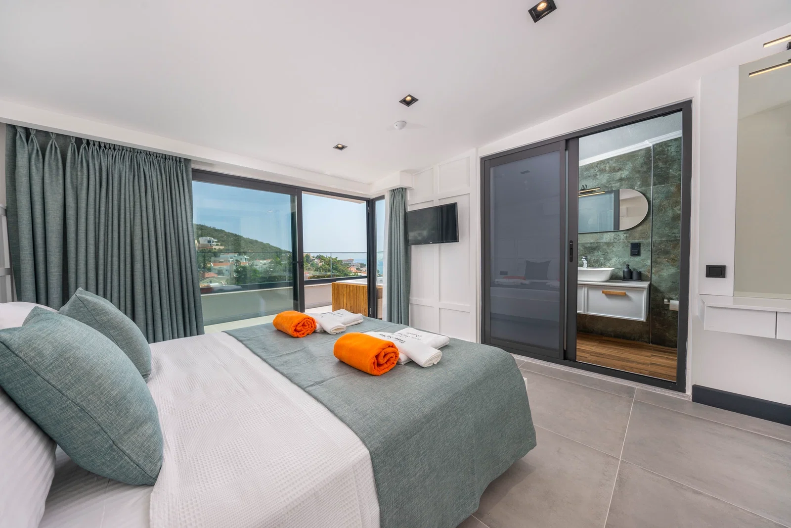 Kalkan’da Merkeze Yakın, Özel Havuzlu, 5 Yatak Odalı, Lüks Villa