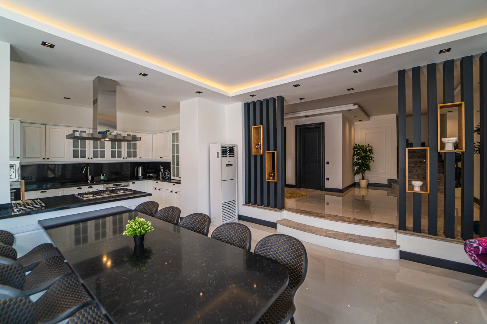 Kalkan’da Merkeze Yakın, Özel Havuzlu, 5 Yatak Odalı, Lüks Villa