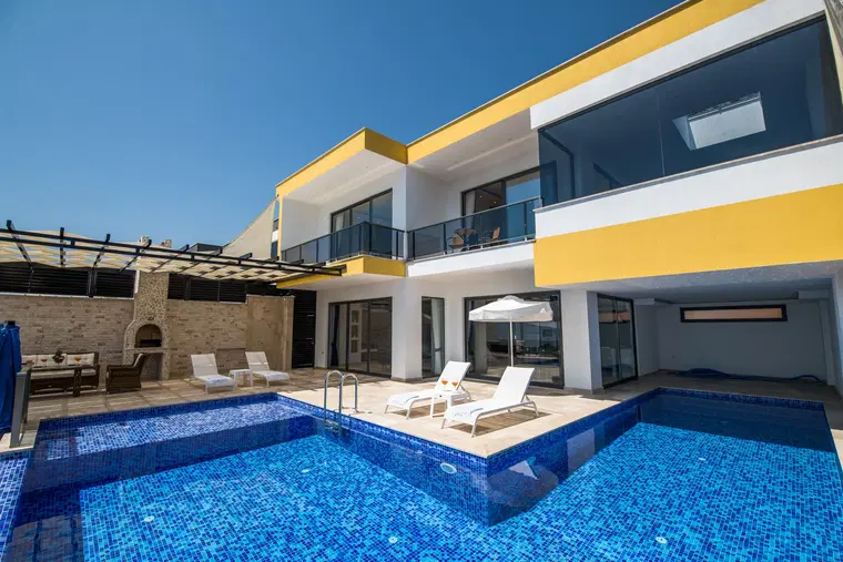 4 Kişilik Isıtmalı Havuzlu Villa, Kalkan’da Balayı Çiftlerine Uygun