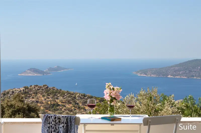 Kalkan’da korunaklı havuzlu kiralık villa