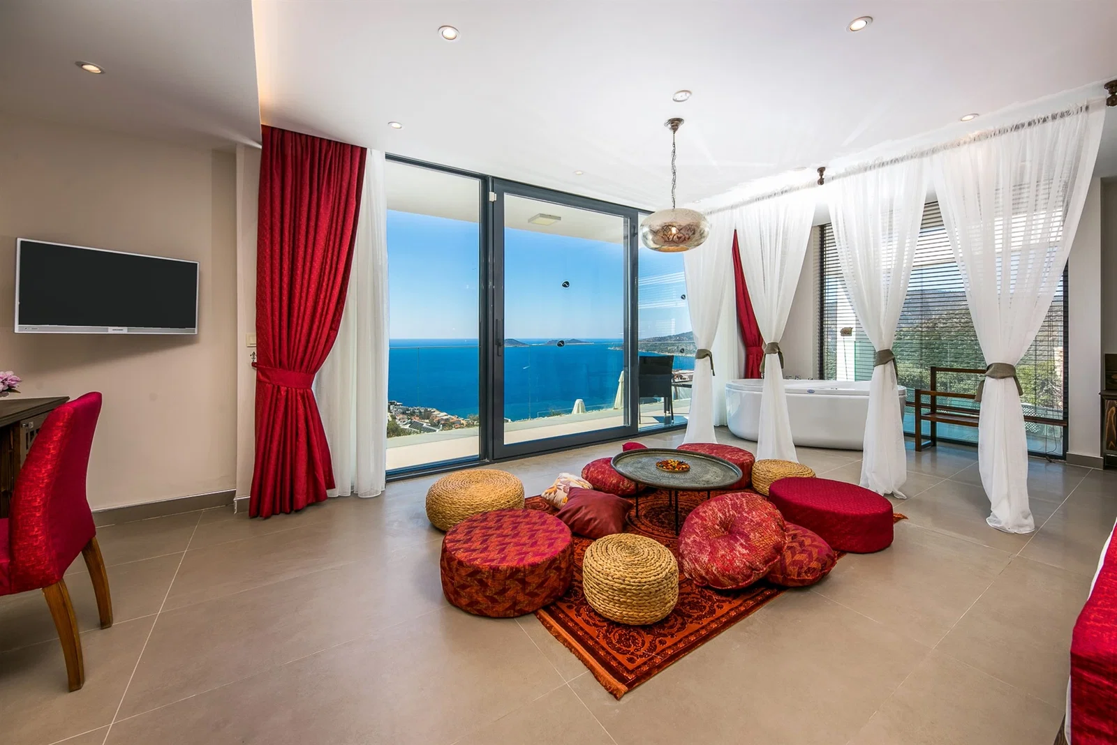 Kalkan’da Merkeze Yakın, Özel Havuzlu, 5 Yatak Odalı, Lüks Villa