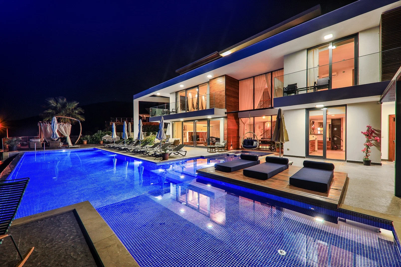 Kalkan’da Merkeze Yakın, Özel Havuzlu, 5 Yatak Odalı, Lüks Villa