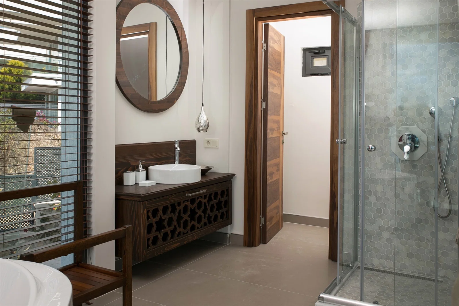 Kalkan’da Merkeze Yakın, Özel Havuzlu, 5 Yatak Odalı, Lüks Villa
