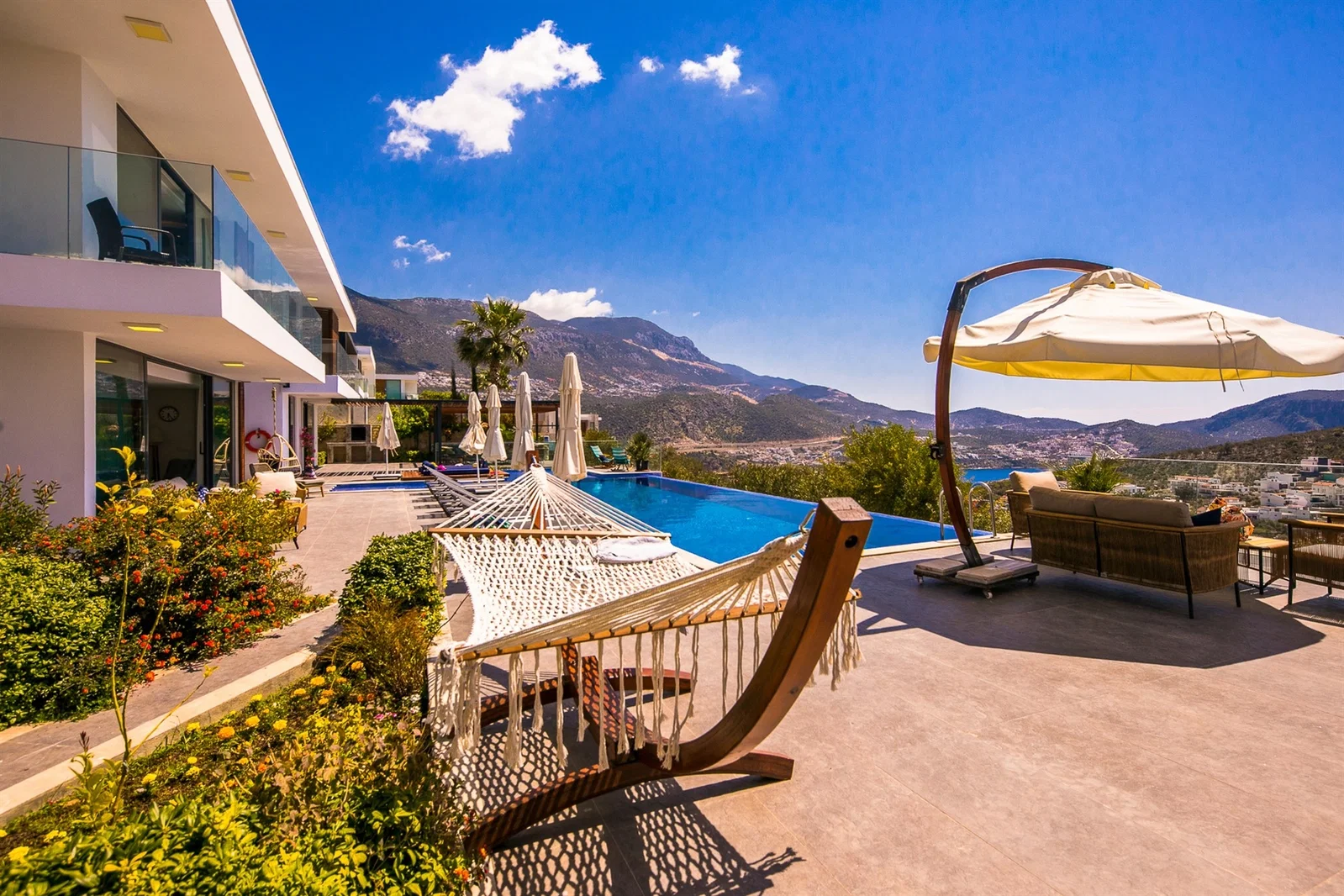 Kalkan’da Merkeze Yakın, Özel Havuzlu, 5 Yatak Odalı, Lüks Villa