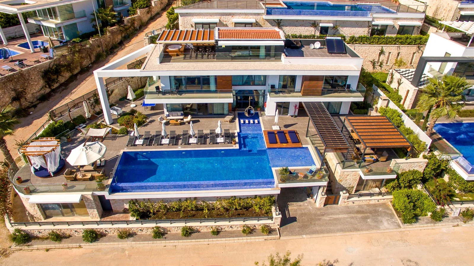 Kalkan’da Merkeze Yakın, Özel Havuzlu, 5 Yatak Odalı, Lüks Villa
