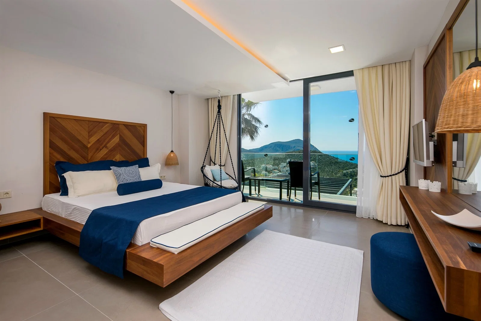 Kalkan’da Merkeze Yakın, Özel Havuzlu, 5 Yatak Odalı, Lüks Villa