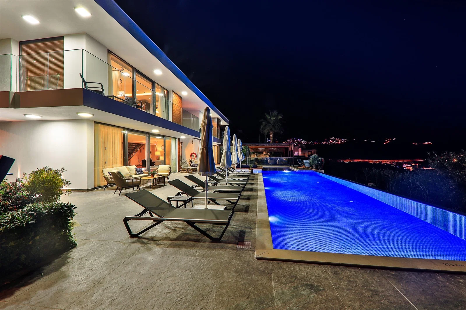 Kalkan’da Merkeze Yakın, Özel Havuzlu, 5 Yatak Odalı, Lüks Villa