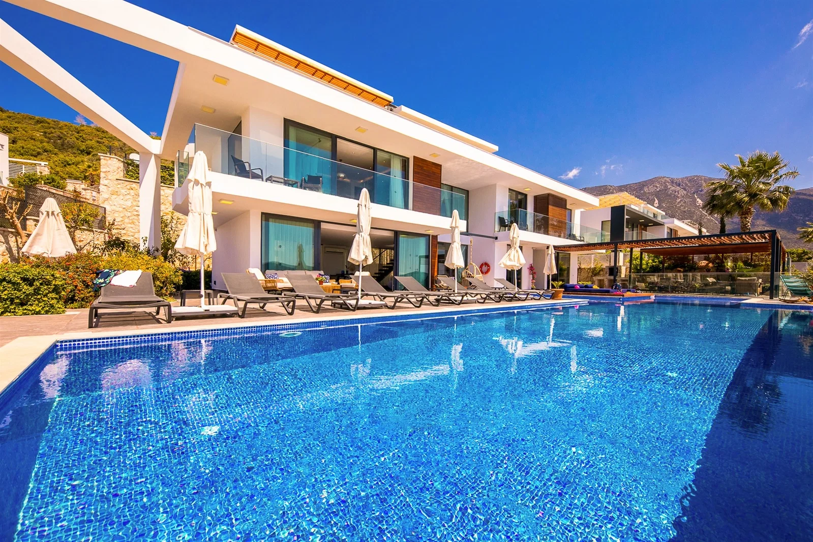 Kalkan’da Merkeze Yakın, Özel Havuzlu, 5 Yatak Odalı, Lüks Villa