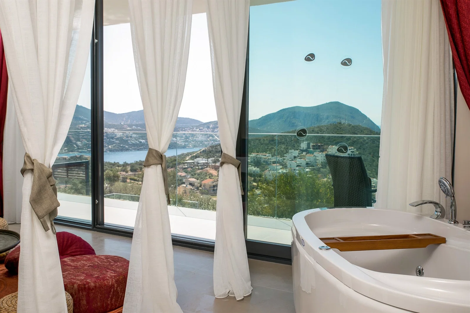 Kalkan’da Merkeze Yakın, Özel Havuzlu, 5 Yatak Odalı, Lüks Villa