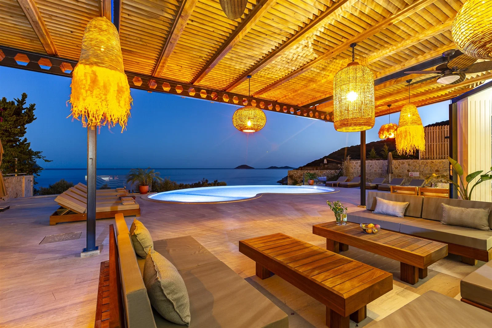 Kalkan’da Merkeze Yakın, Özel Havuzlu, 5 Yatak Odalı, Lüks Villa