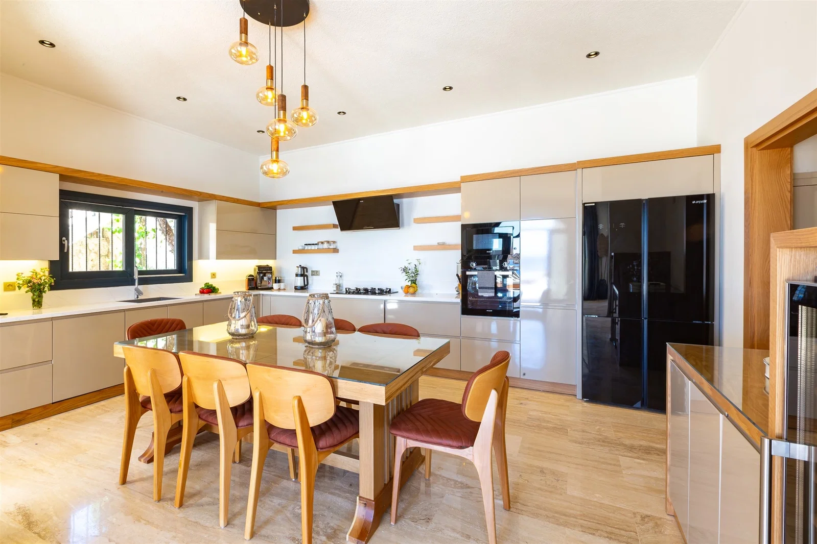 Kalkan’da Merkeze Yakın, Özel Havuzlu, 5 Yatak Odalı, Lüks Villa