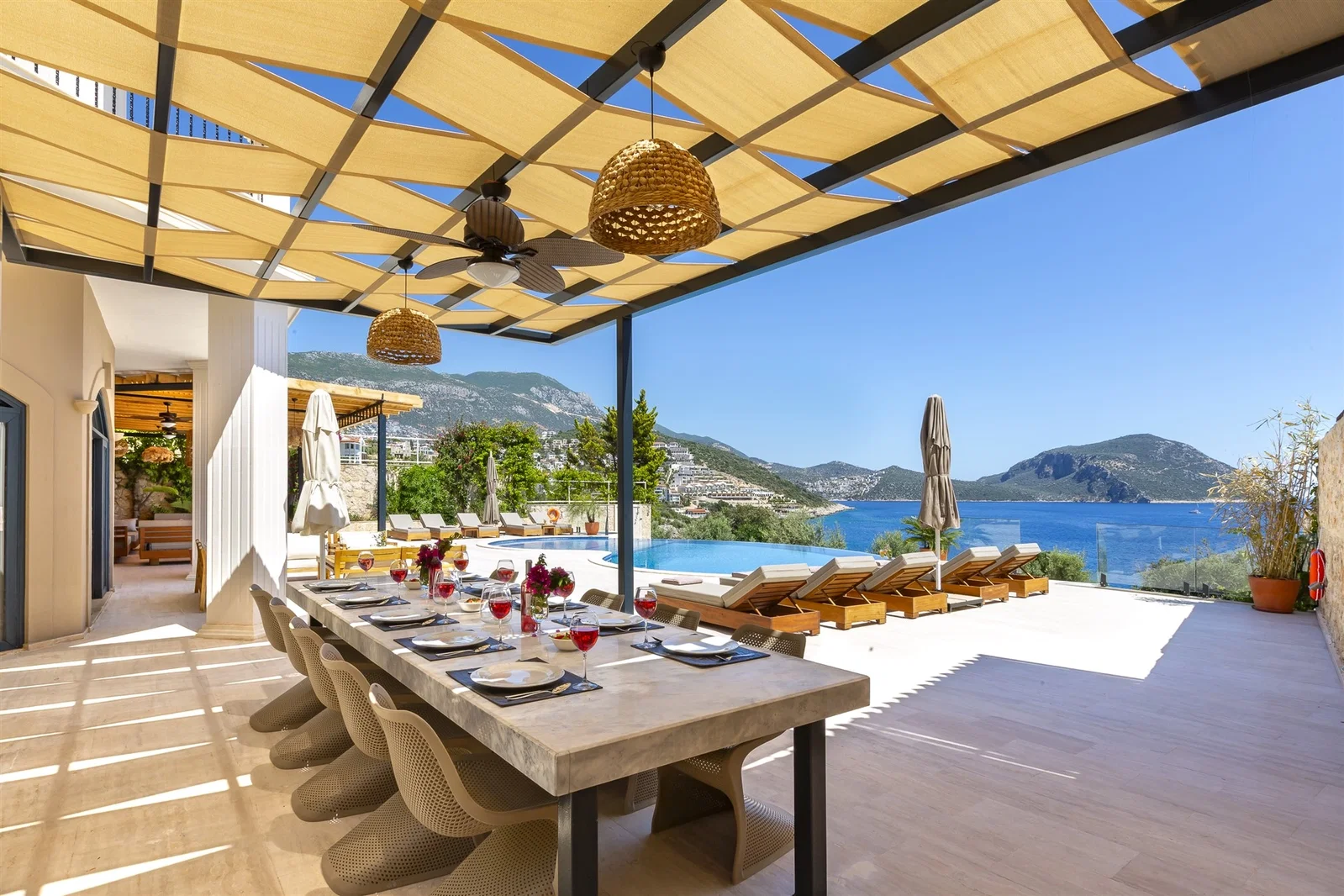 Kalkan’da Merkeze Yakın, Özel Havuzlu, 5 Yatak Odalı, Lüks Villa