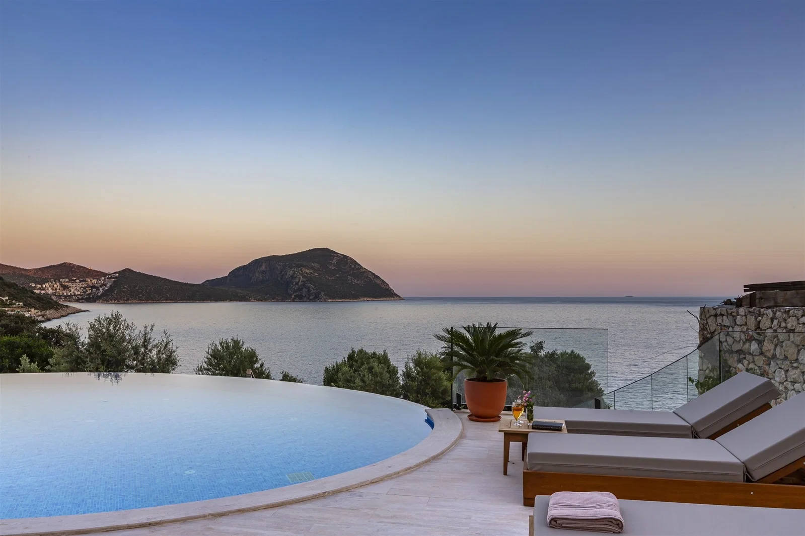 Kalkan’da Merkeze Yakın, Özel Havuzlu, 5 Yatak Odalı, Lüks Villa