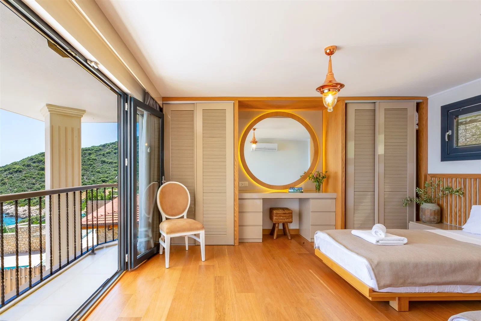Kalkan’da Merkeze Yakın, Özel Havuzlu, 5 Yatak Odalı, Lüks Villa