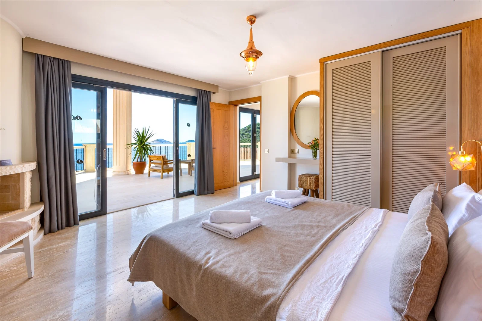 Kalkan’da Merkeze Yakın, Özel Havuzlu, 5 Yatak Odalı, Lüks Villa