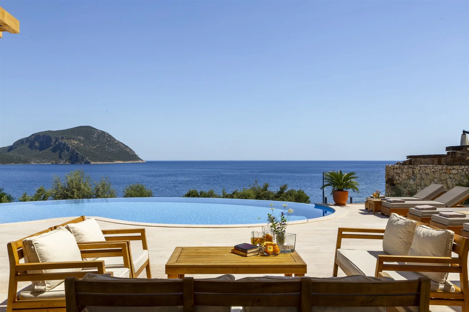 Kalkan’da Merkeze Yakın, Özel Havuzlu, 5 Yatak Odalı, Lüks Villa