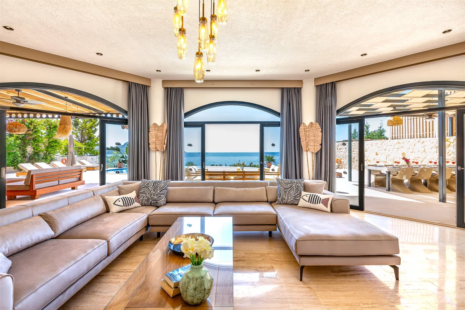 Kalkan’da Merkeze Yakın, Özel Havuzlu, 5 Yatak Odalı, Lüks Villa