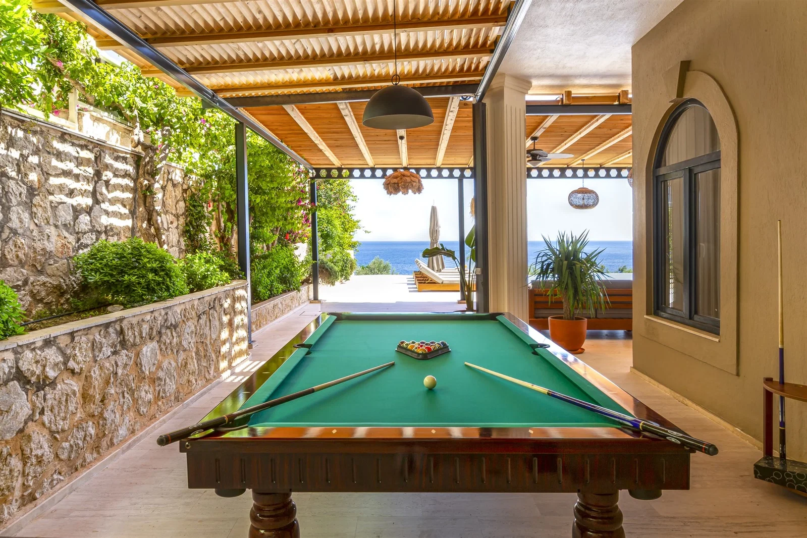 Kalkan’da Merkeze Yakın, Özel Havuzlu, 5 Yatak Odalı, Lüks Villa