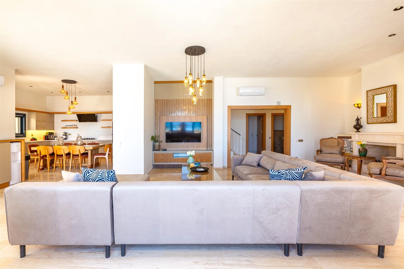 Kalkan’da Merkeze Yakın, Özel Havuzlu, 5 Yatak Odalı, Lüks Villa