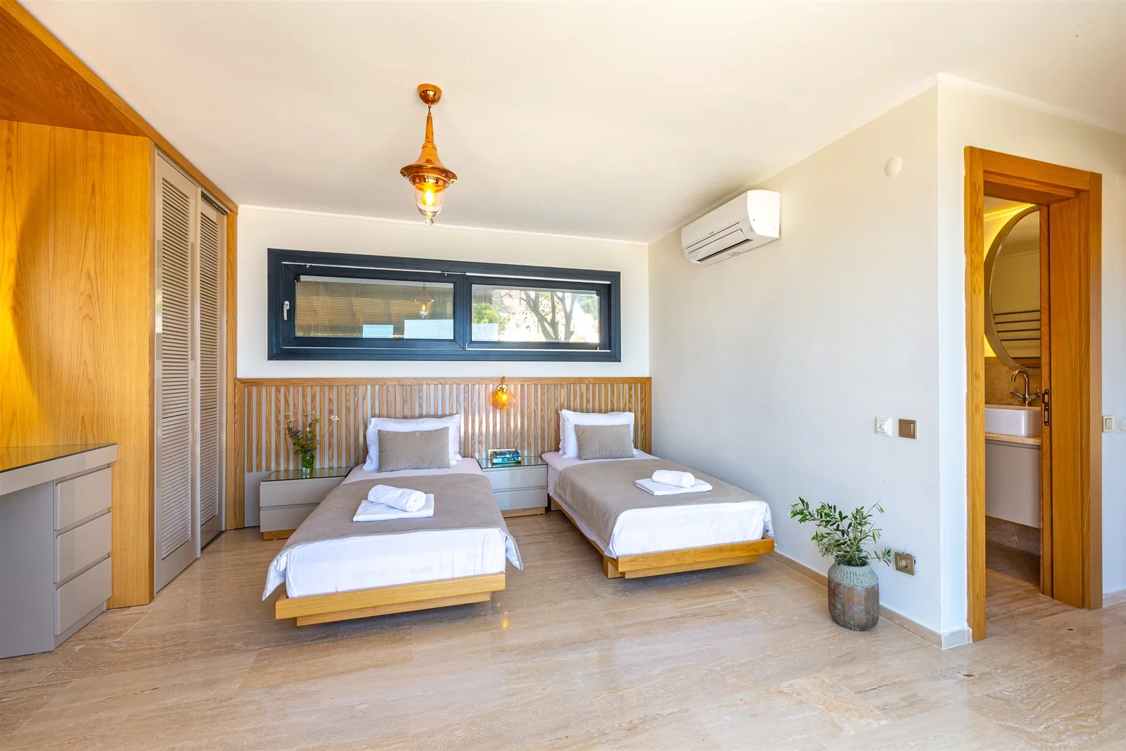 Kalkan’da Merkeze Yakın, Özel Havuzlu, 5 Yatak Odalı, Lüks Villa