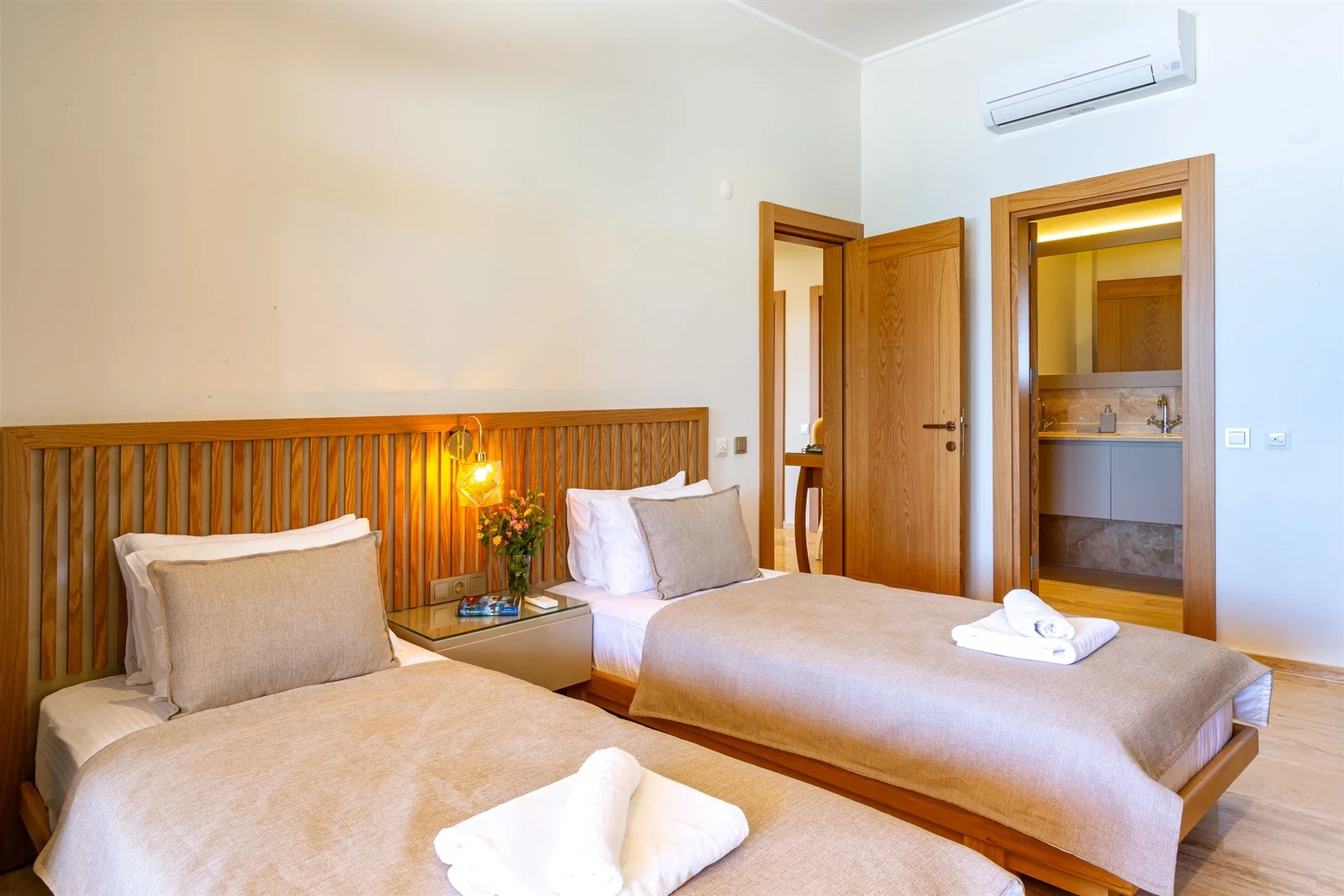 Kalkan’da Merkeze Yakın, Özel Havuzlu, 5 Yatak Odalı, Lüks Villa