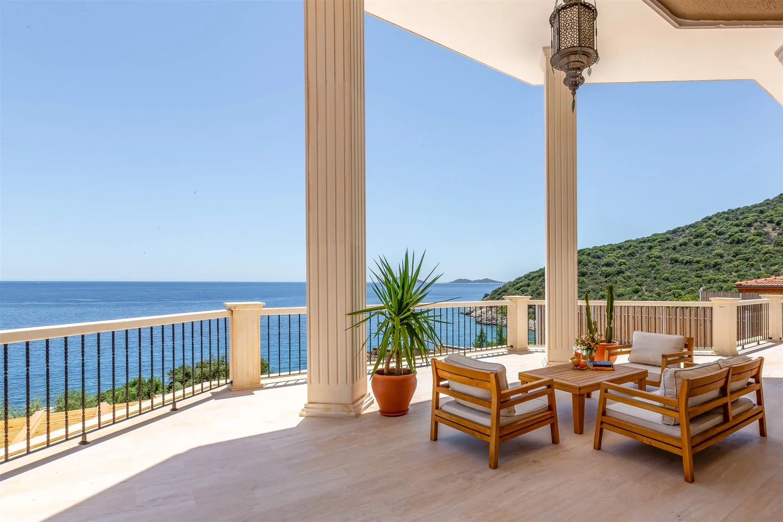 Kalkan’da Merkeze Yakın, Özel Havuzlu, 5 Yatak Odalı, Lüks Villa