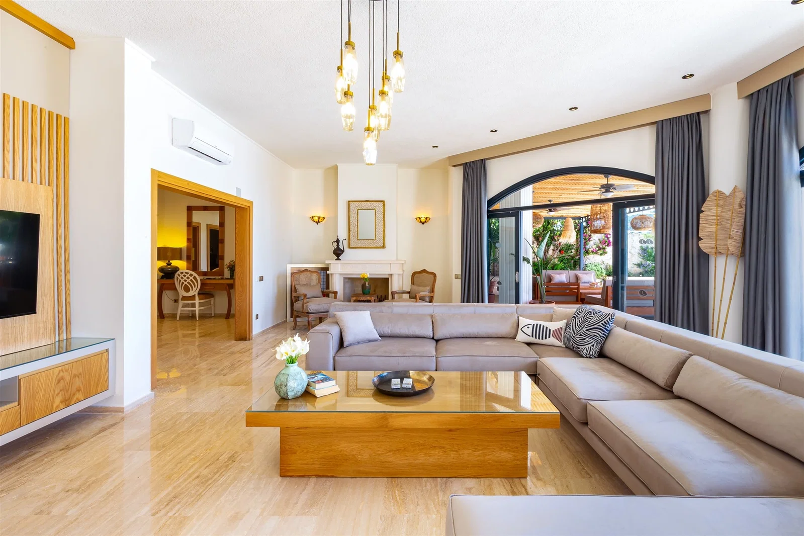 Kalkan’da Merkeze Yakın, Özel Havuzlu, 5 Yatak Odalı, Lüks Villa