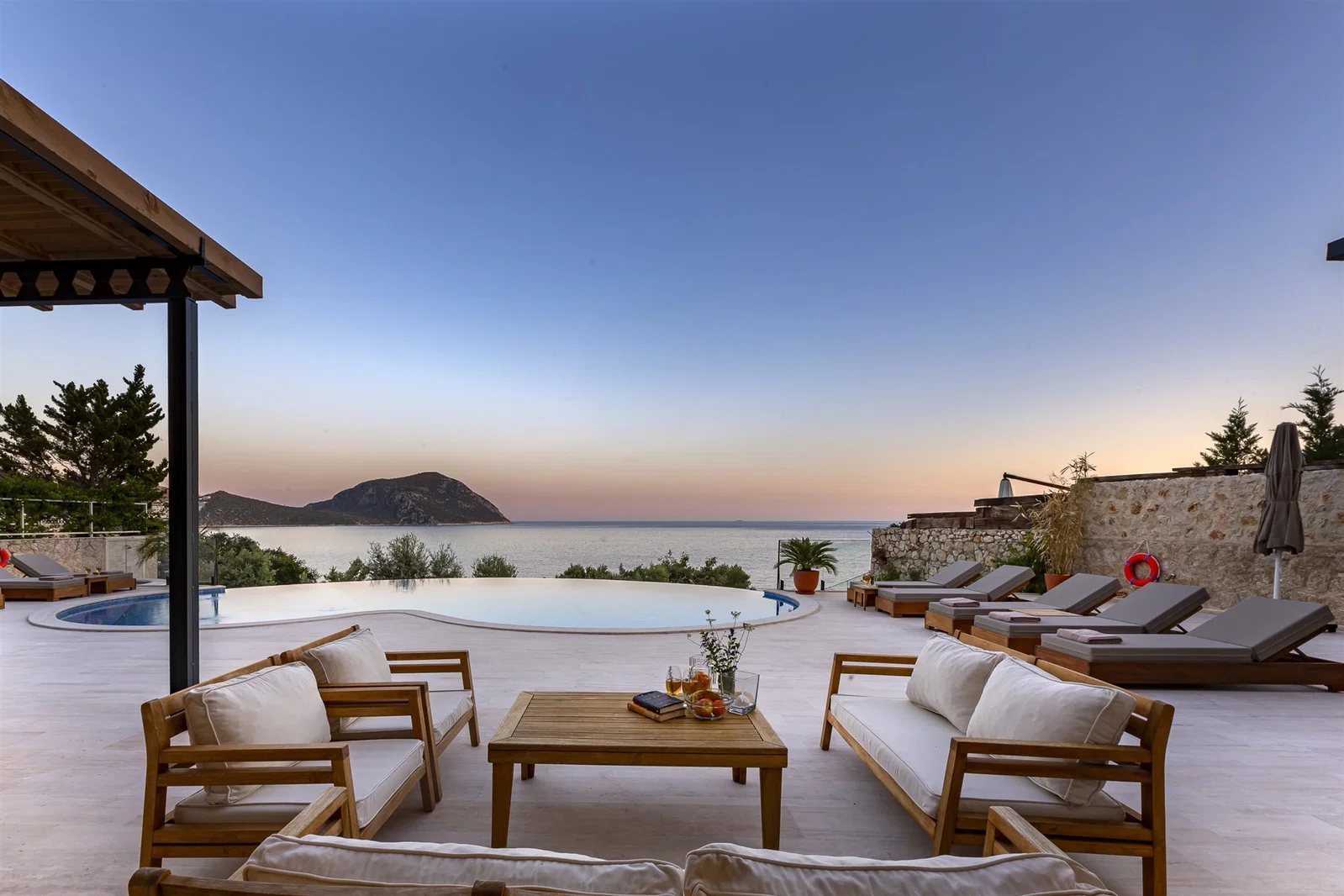 Kalkan’da Merkeze Yakın, Özel Havuzlu, 5 Yatak Odalı, Lüks Villa