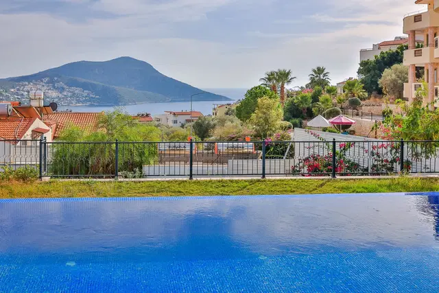 Kalkan’da deniz manzaralı kiralık villa, fotoğraf 2