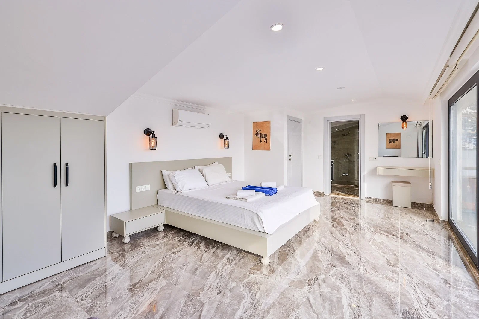 Kalkan’da Merkeze Yakın, Özel Havuzlu, 5 Yatak Odalı, Kiralık Villa
