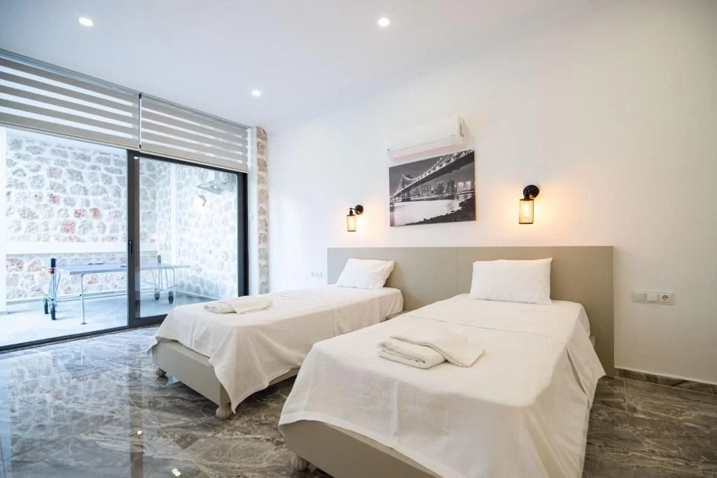 Kalkan’da Merkeze Yakın, Özel Havuzlu, 5 Yatak Odalı, Kiralık Villa