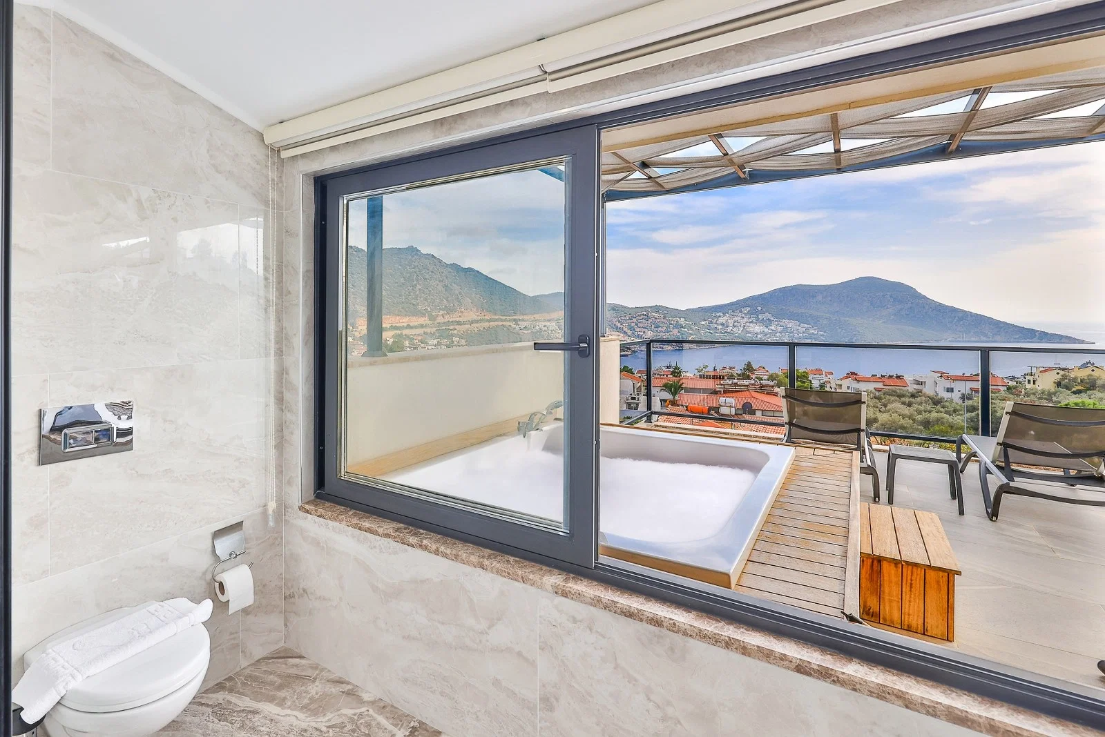 Kalkan’da Merkeze Yakın, Özel Havuzlu, 5 Yatak Odalı, Kiralık Villa