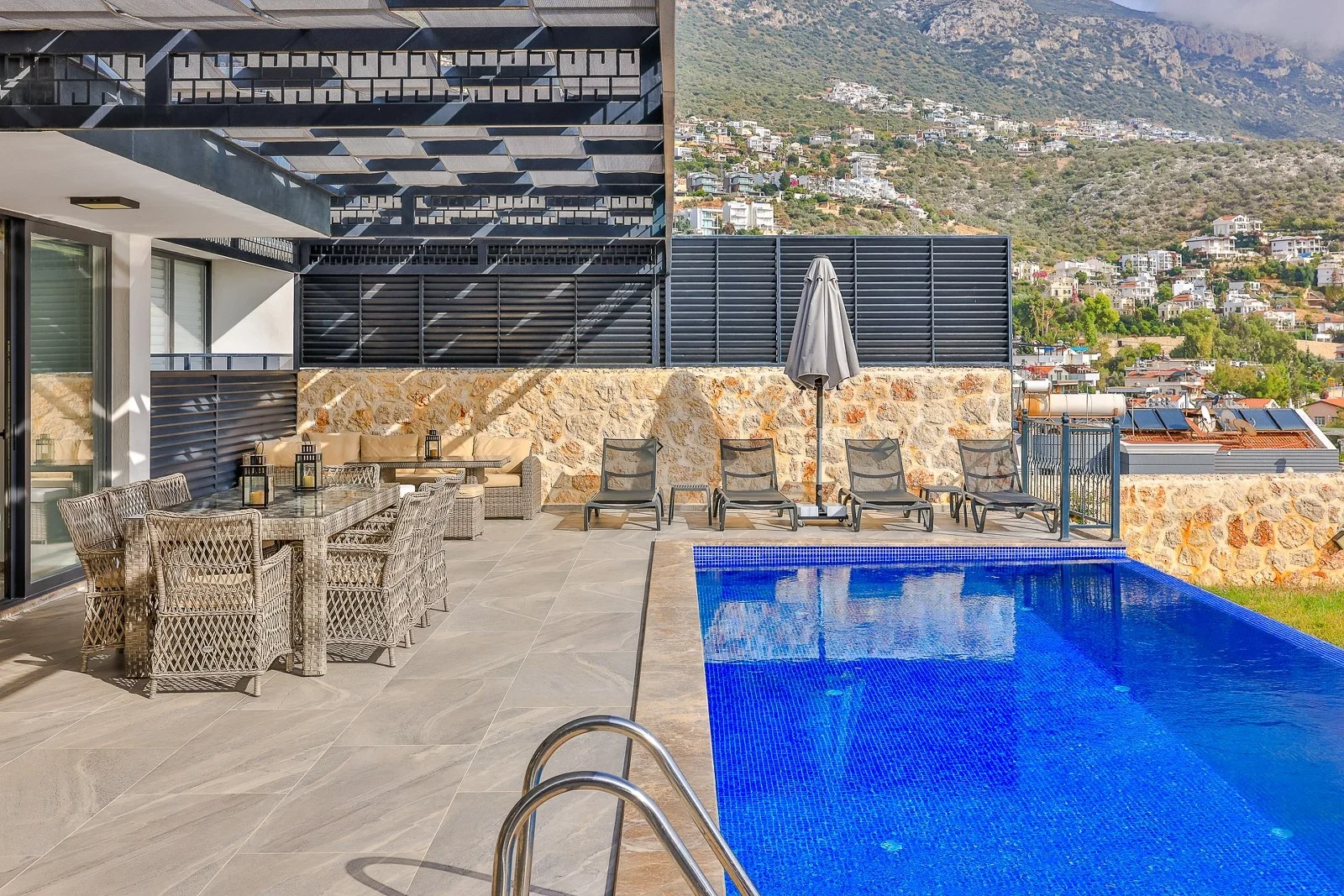 Kalkan’da Merkeze Yakın, Özel Havuzlu, 5 Yatak Odalı, Kiralık Villa