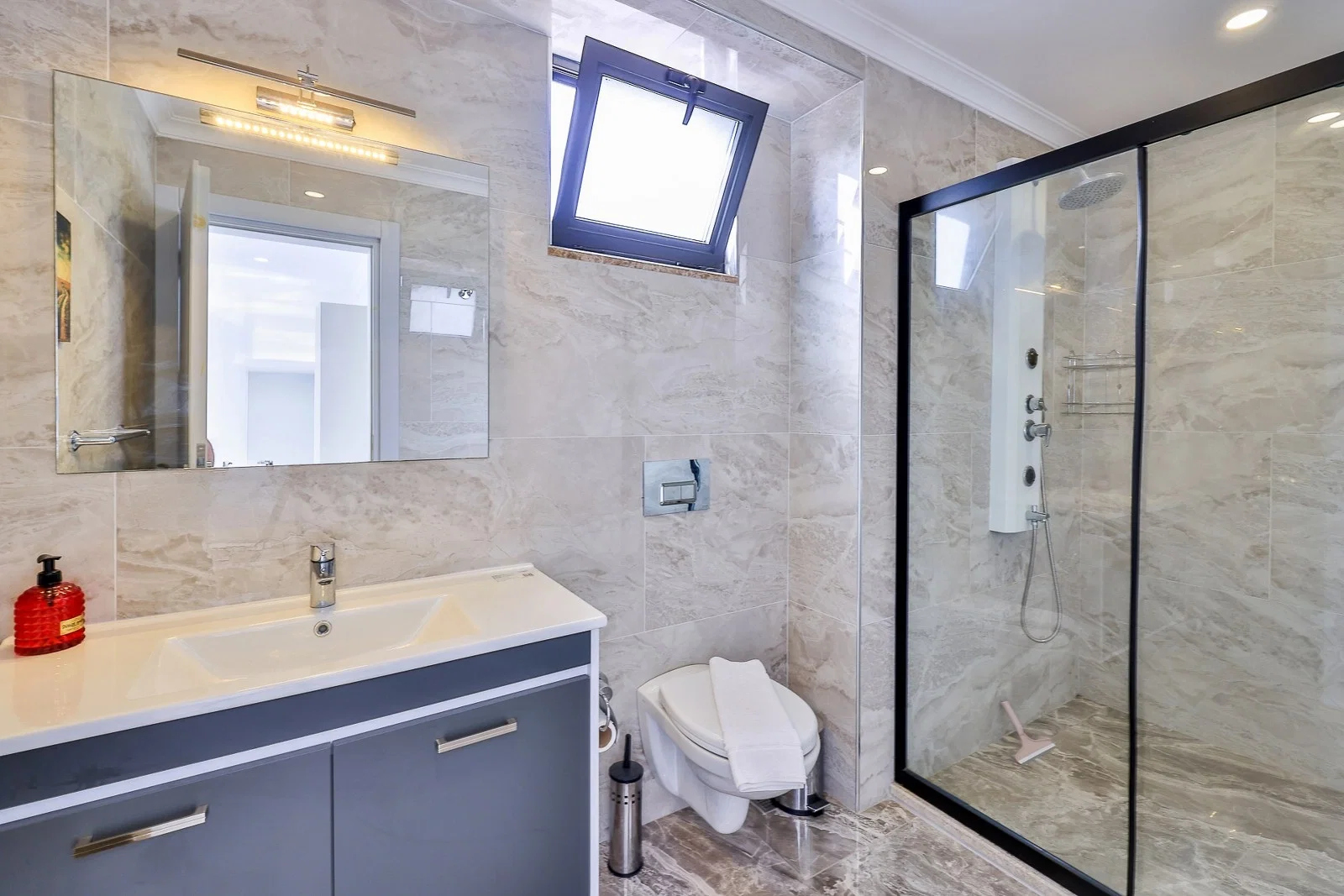 Kalkan’da Merkeze Yakın, Özel Havuzlu, 5 Yatak Odalı, Kiralık Villa