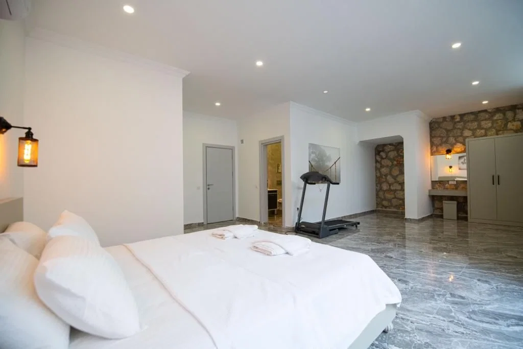 Kalkan’da Merkeze Yakın, Özel Havuzlu, 5 Yatak Odalı, Kiralık Villa